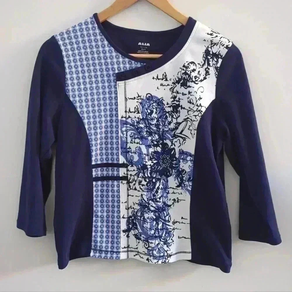ALIA PETITES | Women's White/Navy  Blue 3/4 Length Sleeve Floral Crewnec…